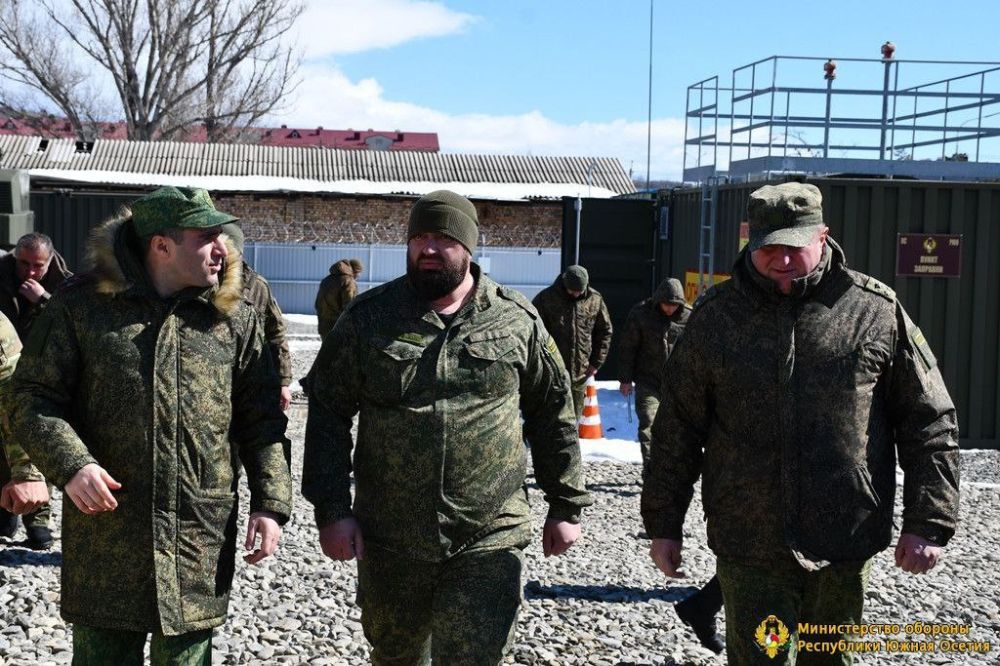 Врид министра обороны гвардии полковник Инал Сабанов проверил автопарк Минобороны республики, оценив состояние техники и ход ремонтных работ