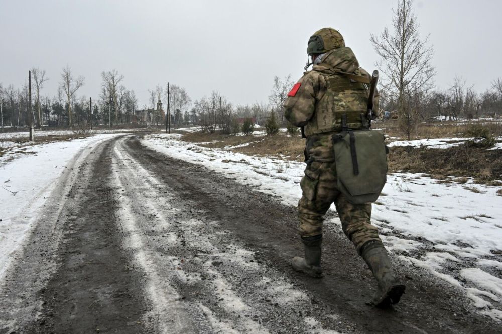 Четыре разведчика ВДВ России взяли в плен 10 боевиков ВСУ при штурме в Курской области