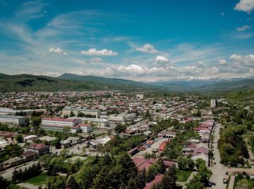 Врачи во Владикавказе купировали гипертонический криз президента Южной Осетии Алана Гаглоева, его состояние удовлетворительное, заявил пресс-секретарь главы республики