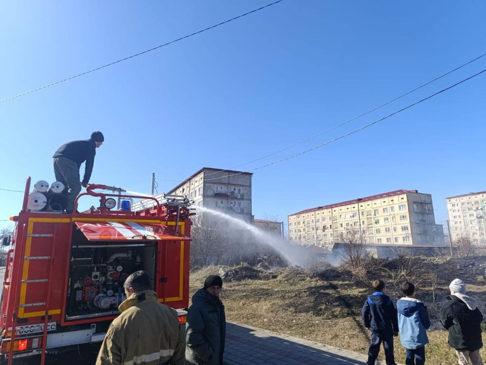 Пожарные МЧС РЮО ликвидировали возгорания сухостоя