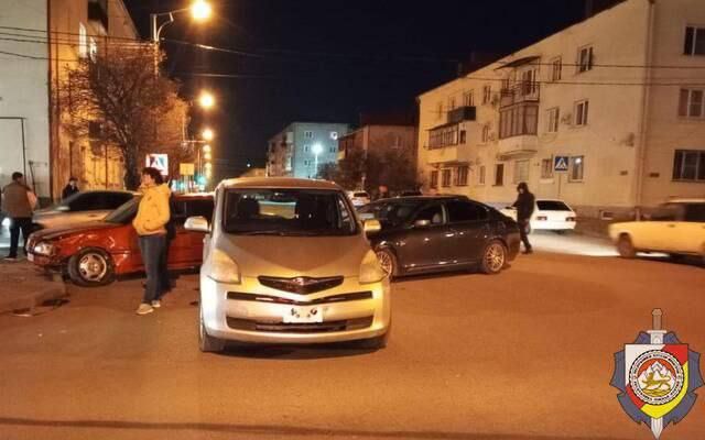 Тройное ДТП в Цхинвале: столкнулись Mercedes, Lexus и Toyota"