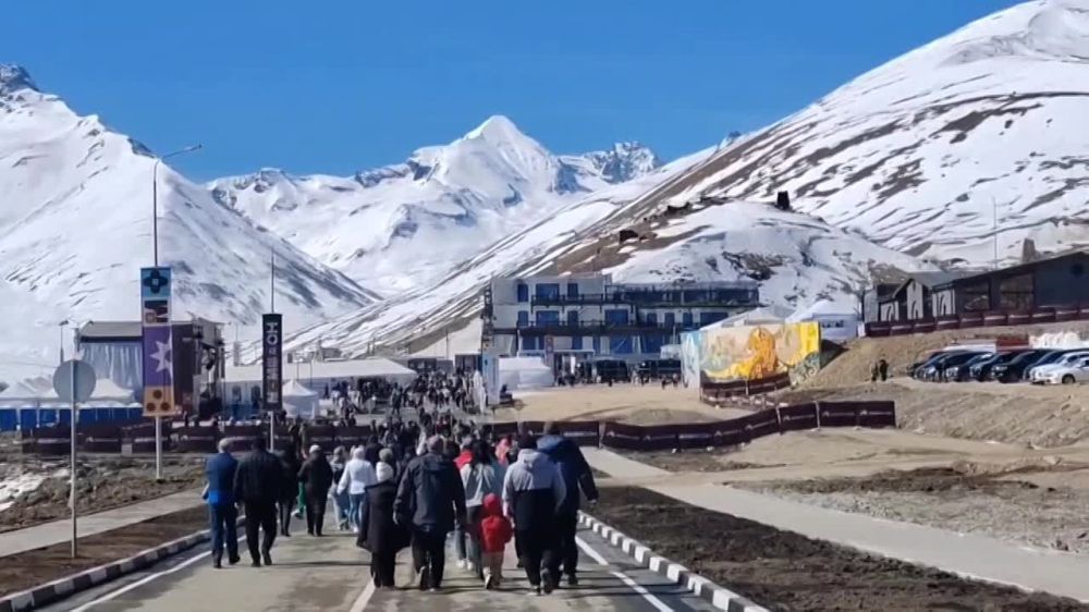 На открытие всесезонного курорта "Мамисон" в Северной Осетии собрались сотни гостей и жителей республики