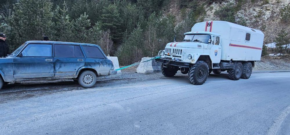 В с. Рук водитель автомашины ВАЗ-2104 не справился с управлением и врезался в бетонное ограждение