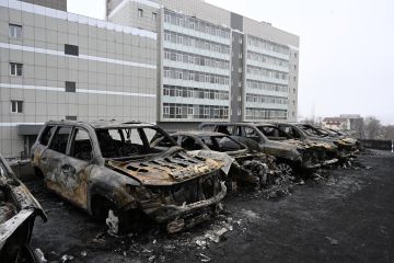 Во Владивостоке более 20 машин сгорели на стоянке