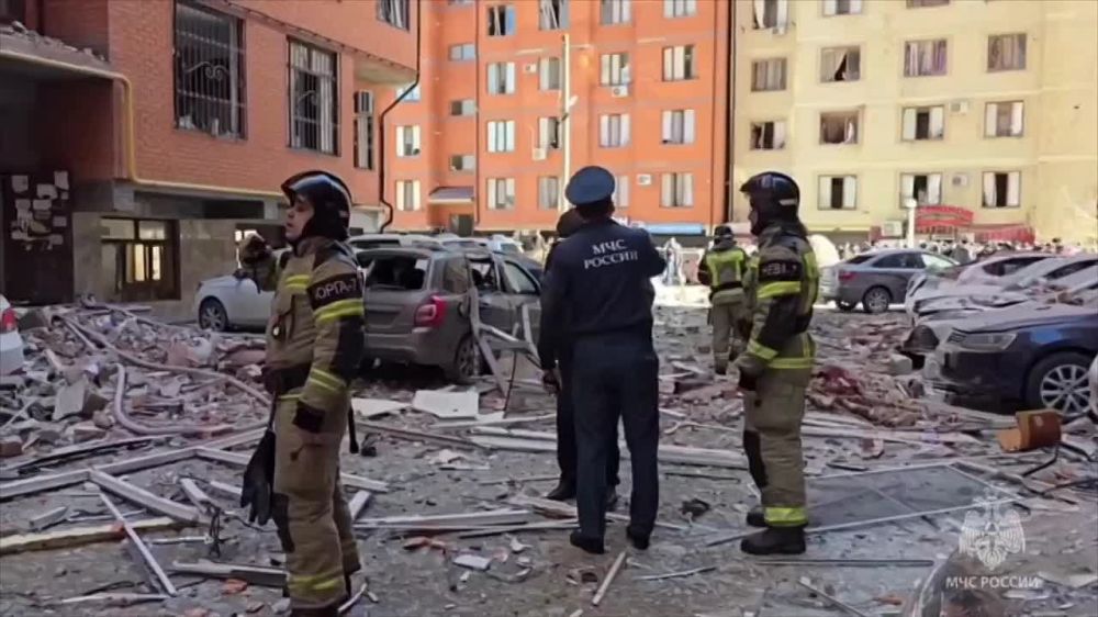 В многоквартирном доме в Махачкале произошёл пожар: предварительно, взорвался газ в одной из квартир