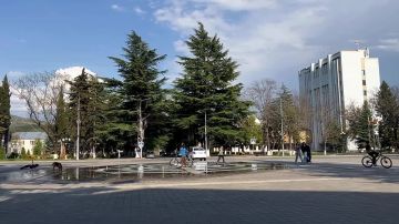 Театральная площадь Цхинвала временно перекрыта в связи с генеральной репетицией флешмоба, приуроченного к 80-летию Победы в ВОВ
