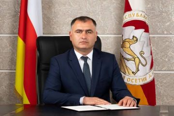 Алан Гаглоев поздравил жителей республики с Днем весны и труда