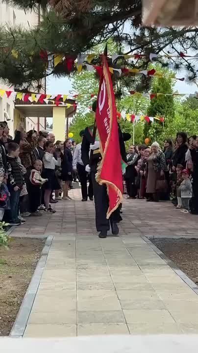 В рамках акции "Эстафета Победы" в Знаурском районе Южной Осетии возложили цветы к памятнику Героя Советского Союза Ивана Цховребова