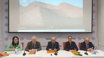 В пресс-центре комитета информации и печати проходит презентация книги «Путь к Великой Победе: ратный подвиг воинов Южной Осетии»