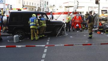 Автомобиль въехал в группу людей в немецком Штутгарте, есть пострадавшие с серьезными травмами, сообщает местная полиция