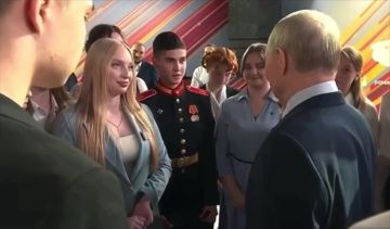 Суворовец из Владикавказа Максим Огоев пообщался с Путиным на просветительском марафоне Общества "Знание" в Москве