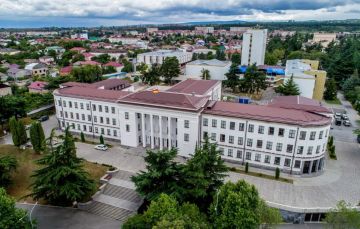 Гаглоев проинспектировал ход работ по благоустройству дворов в Цхинвале