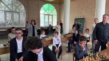 В Цхинвале проходит шахматный турнир, посвященный 80-летию Победы в ВОВ