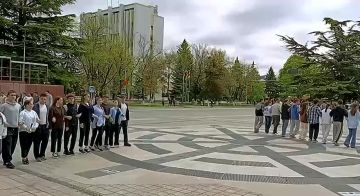 На Театральной площади Цхинвала прошла генеральная репетиция флешмоба "Вальс Победы”