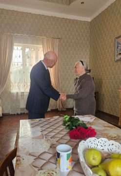 Посол России в Южной Осетии М.М.Кулахметов поздравил тружеников тыла М.Н.Цховребову, М.И.Бибилова, З.Г.Кулумбегова и Л.А.Бабаеву, Ф.С.Валиева и вручил им поздравительные послания от Президента РФ В.В.Путина