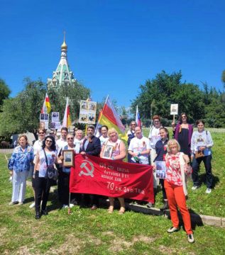 Осетинский триколор и фронтовики-осетины – в шествии "Бессмертного полка" в Риме