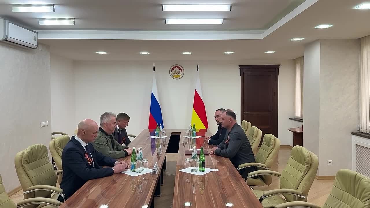 Президент Алан Гаглоев встретился с депутатом Государственной Думы Российской Федерации, Председателем правления центра «Воин» Виктором Водолацким и директором «Всероссийского детского центра «Орленок» Александром Джеусом