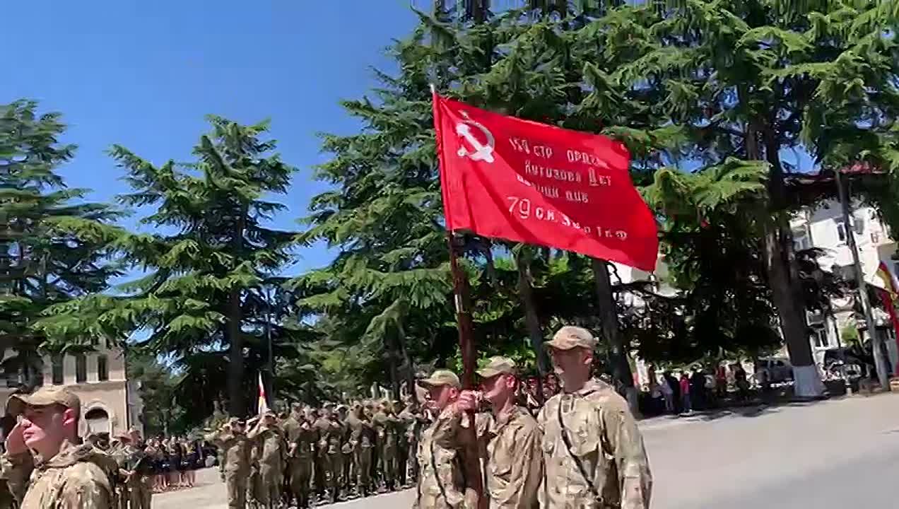 На главной площади города-героя Цхинвал проходит генеральная репетиция Парада Победы, посвященного 80-летию Великой Победы