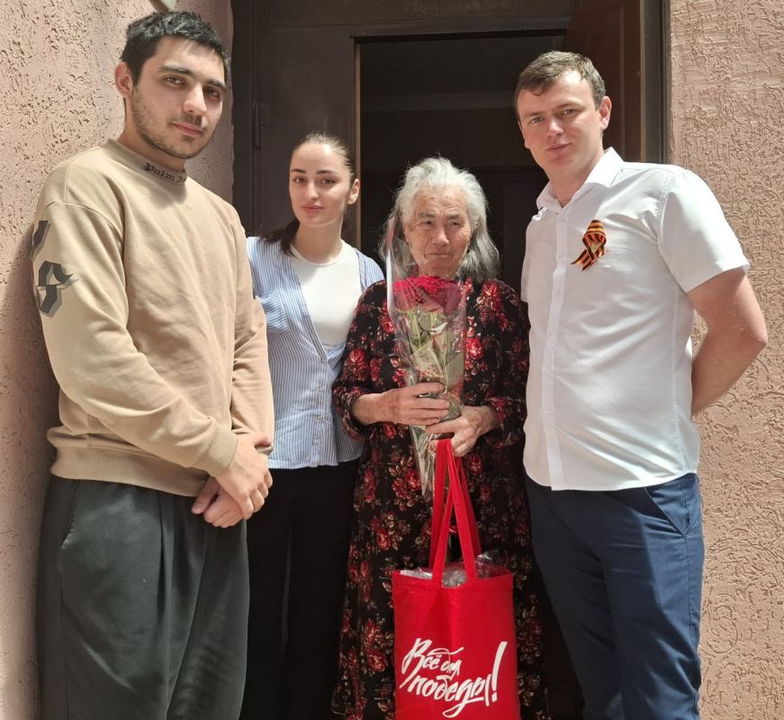 Спасибо за труд, тыловик!. Представители Народного фронта, доставившие в Южную Осетию частицу Вечного огня от Могилы Неизвестного Солдата, совместно с Русским домом в Цхинвале, проводят акцию для тружеников тыла