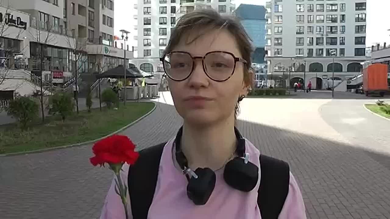 Внуки победителей из стран бывшего СССР вместе со @SputnikLive в преддверии 9 мая провели "Эстафету Победы" – юноши и девушки рассказали о своих героических предках