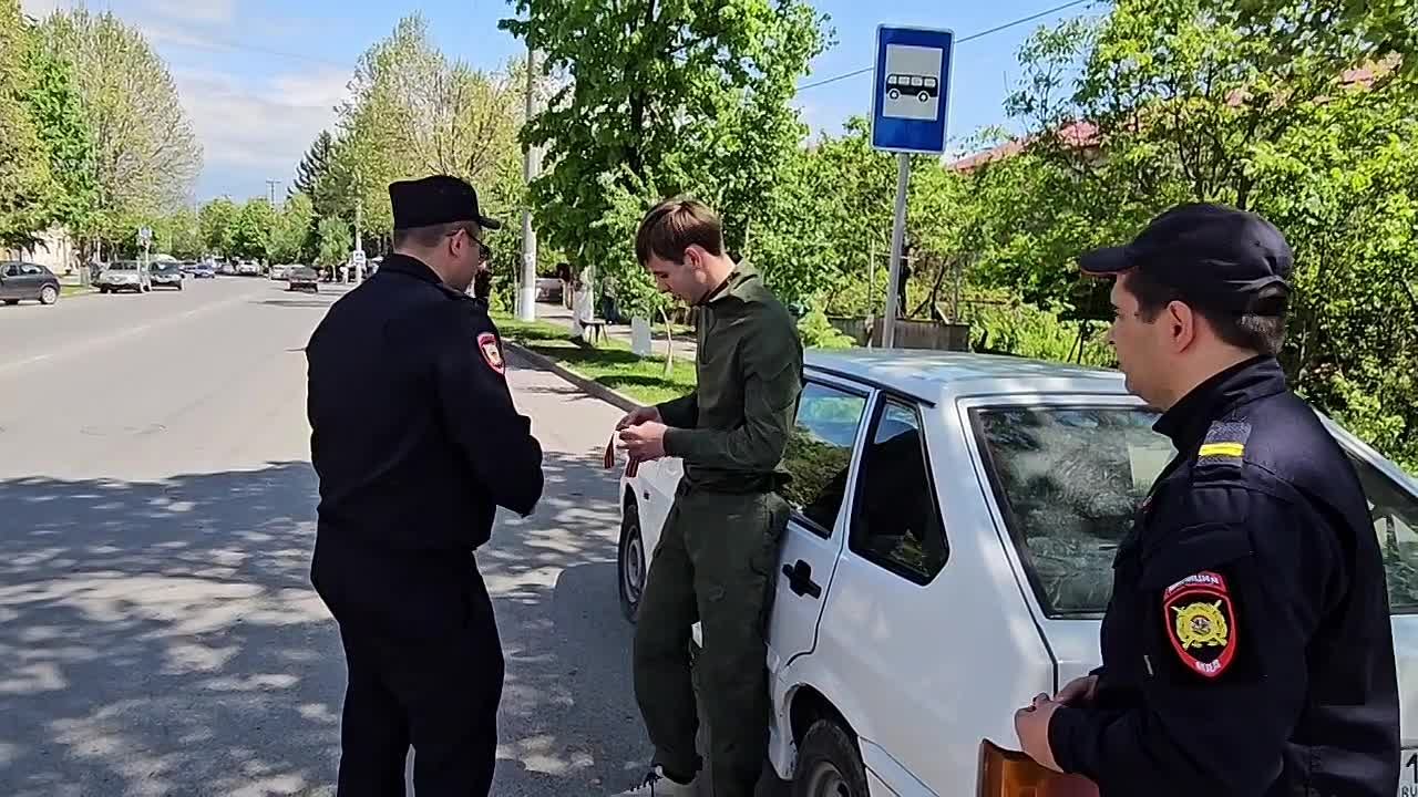 УГИБДД Южной Осетии проводит акцию "Георгиевская ленточка" в рамках празднования 80-летия ВОВ