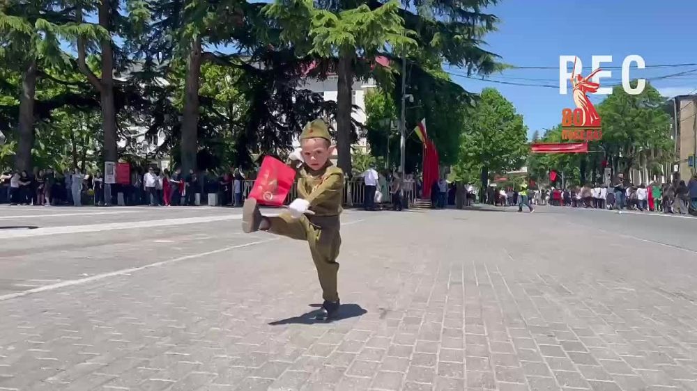 Самые милые кадры с парада Победы в Цхинвале