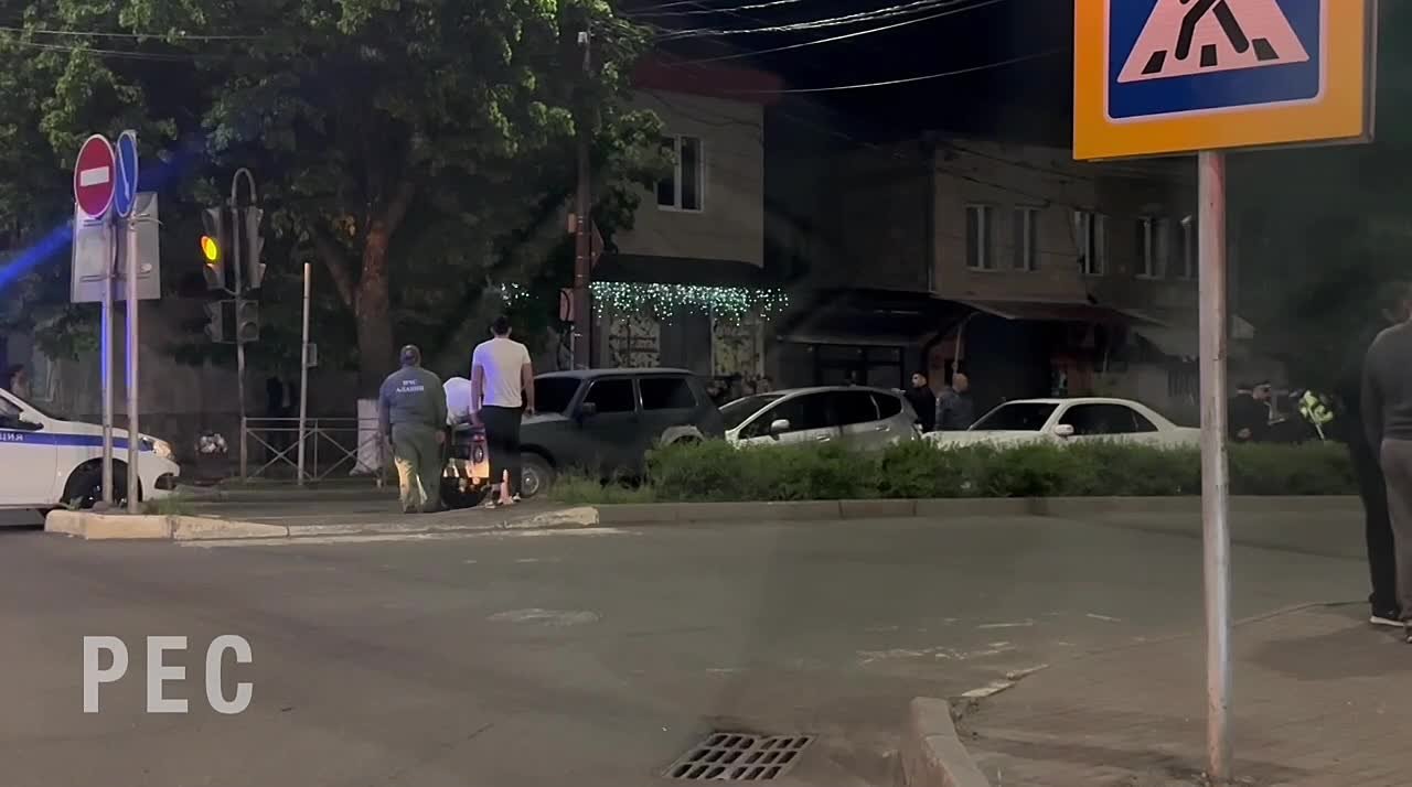 ДТП на перекрестке улиц Исака Харебова и проспекта Алана Джиоева с участием трех автомобилей