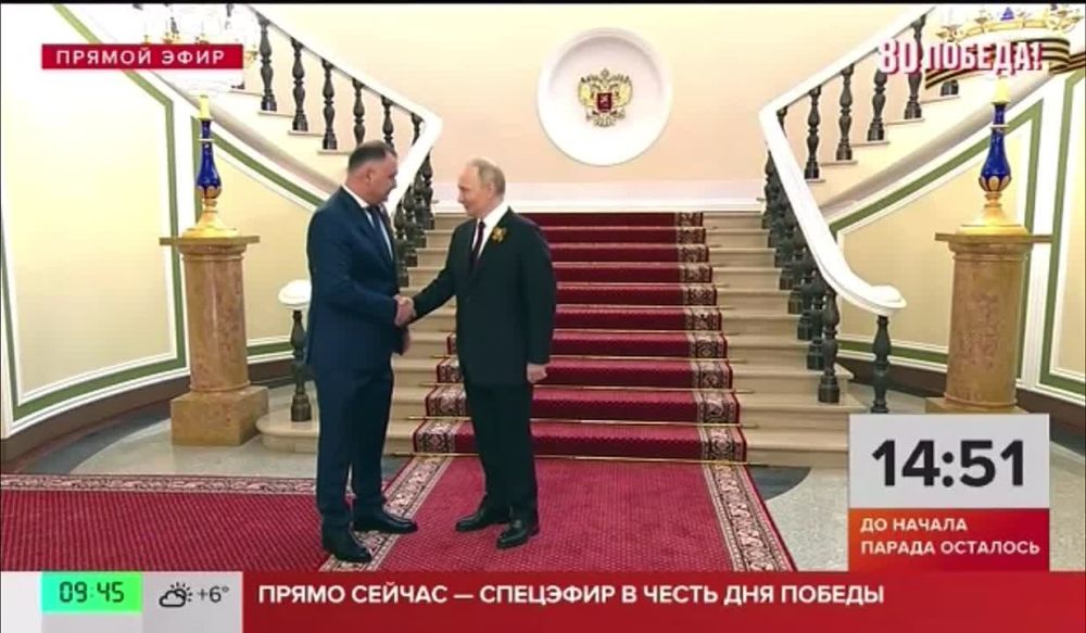 Владимир Путин поприветствовал Алана Гаглоева в Кремле