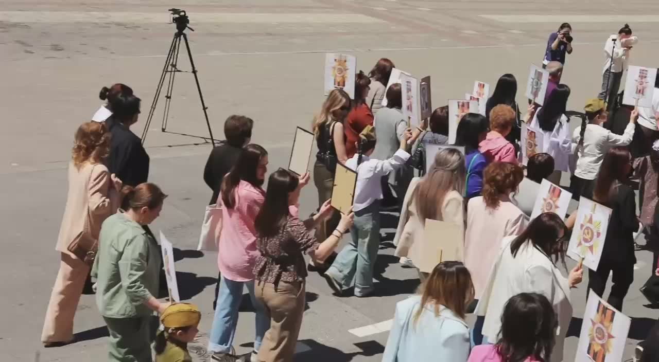 Фоторепортаж с шествия "Бессмертного полка" в Цхинвале