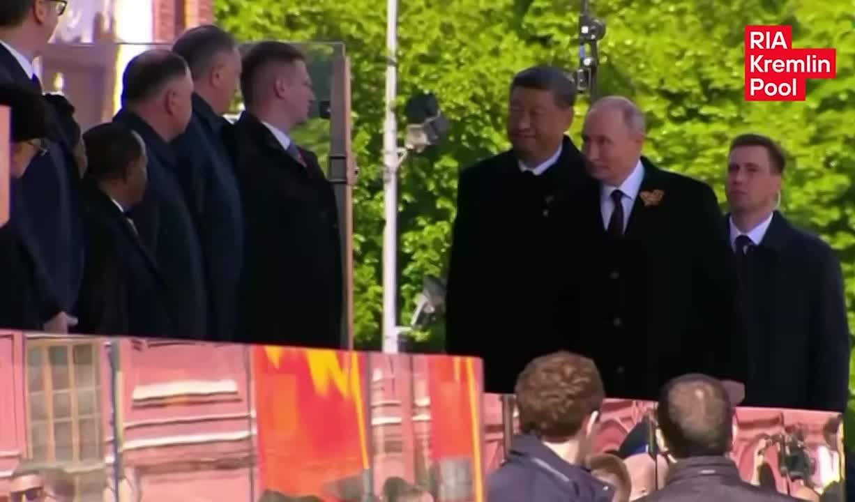 Путин и зарубежные гости на Красной площади