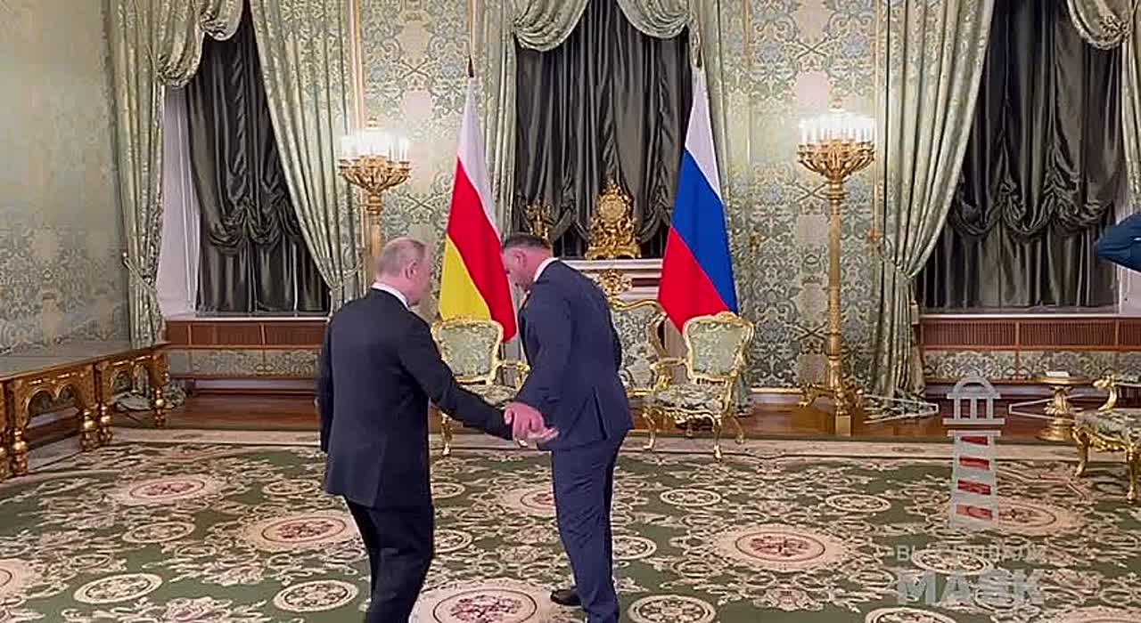 Последняя на 10 мая встреча у Путина в Кремле — с президентом Южной Осетии Аланом Гаглоевым