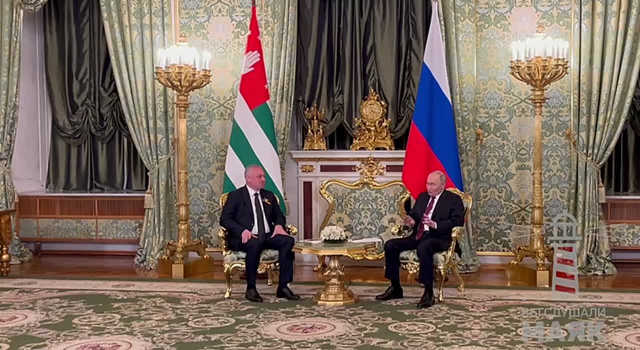 За потоком ночных новостей мирового значения мы упустили две очень важные встречи президента с руководителями братских кавказских государств