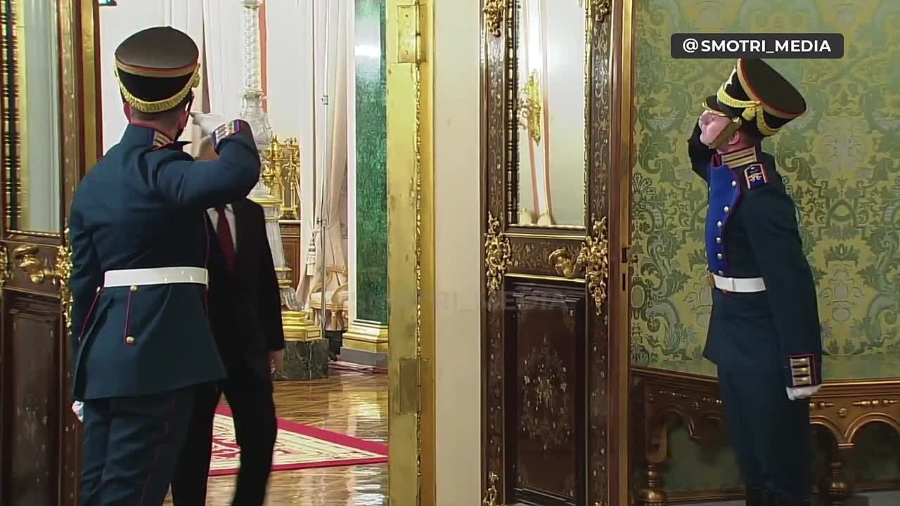 Владимир Путин начал встречу с президентом Южной Осетии Аланом Гаглоевым