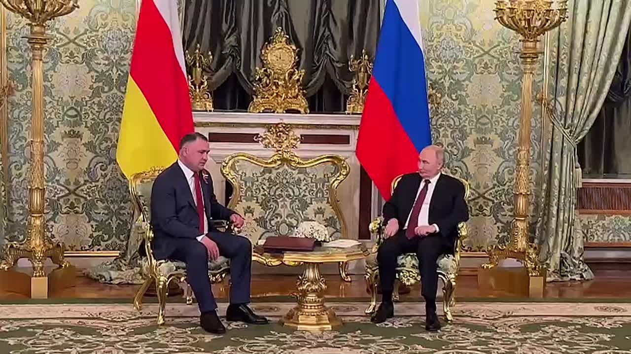 Полное видео встречи президентов России и Южной Осетии Владимира Путина и Алана Гаглоева