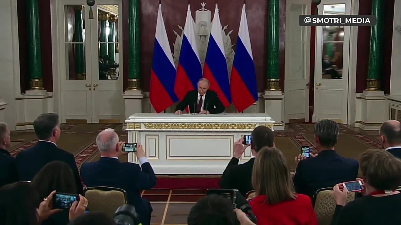 Пресс-конференция Путина началась