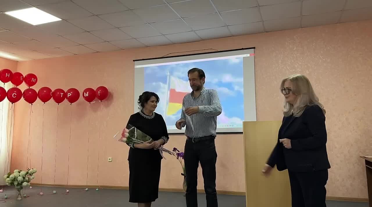 В Цхинвальском медицинском училище в честь празднования Международного дня медицинской сестры проходит церемония награждения почетными грамотами работников городских и районных медучреждений Южной Осетии