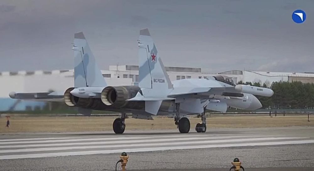 Объединенная авиастроительная корпорация поставила Минобороны России партию новых истребителей Су-35С, сообщил "Ростех"