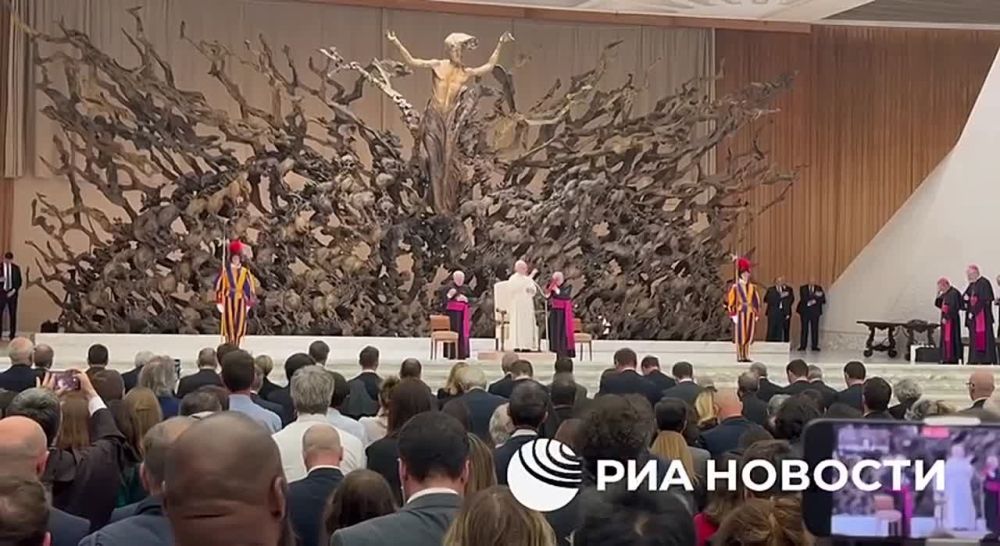 Папа Римский Лев XIV на аудиенции с журналистами призвал СМИ сеять мир и сказать нет "войне слов и образов", передает РИА Новости