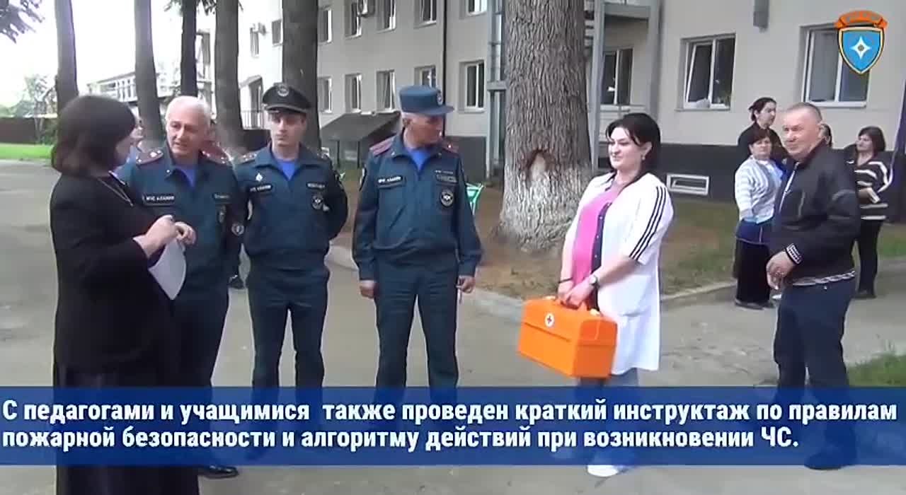 Под наблюдением сотрудников отдела гражданской обороны и защиты населения МЧС Южной Осетии в Цхинвальской школе-интернат состоялось плановое тренировочное занятие по сценарию «Эвакуация учащихся и персонала из здания СОШ при...