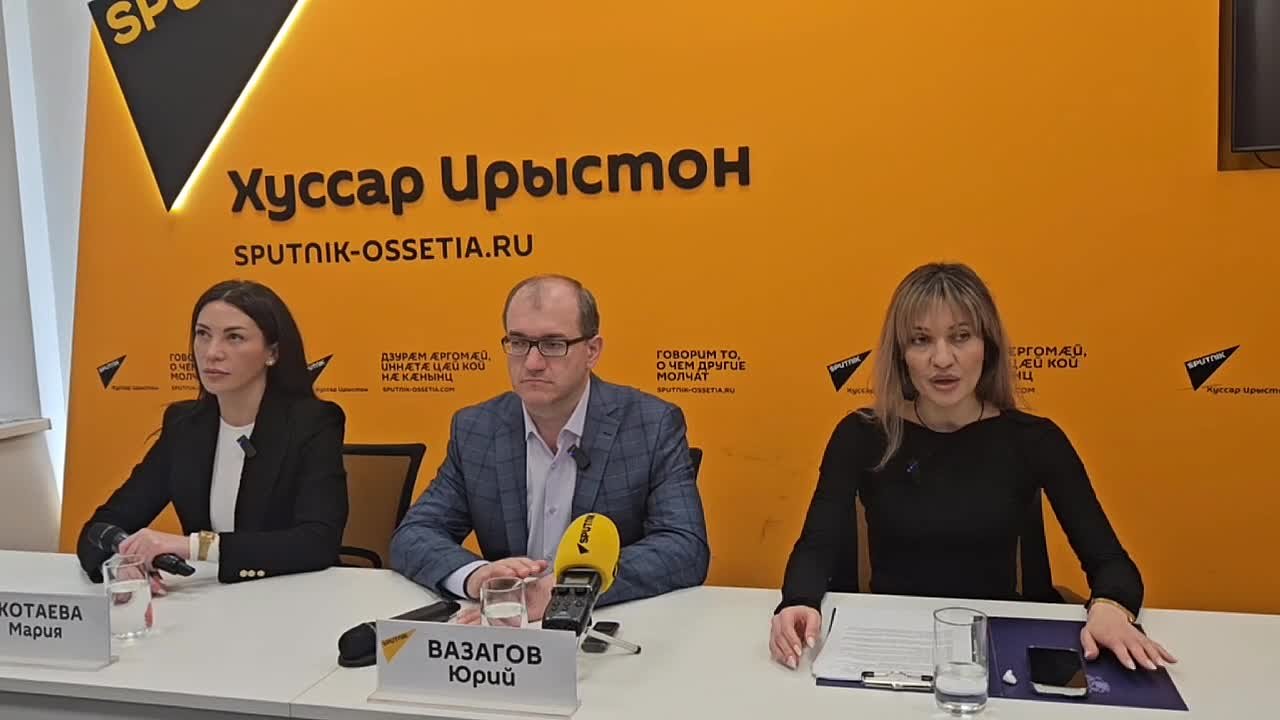 В пресс-центре Sputnik проходит брифинг по итогам участия президента Южной Осетии Алана Гаглоева в праздновании Дня Победы в Москве