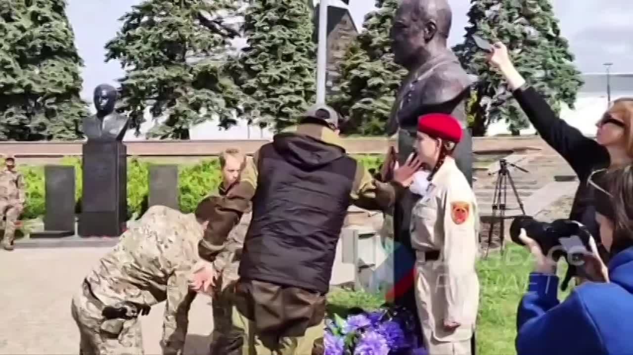 В Донецке почтили память Героя ДНР, командира интербригады "Пятнашка" Олега Мамиева с позывным "Мамай"