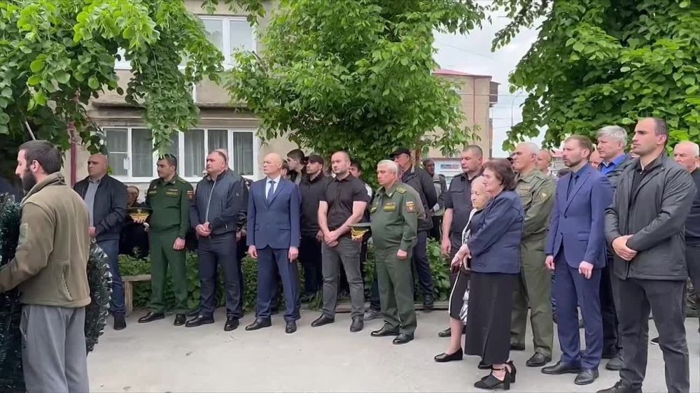 В Южной Осетии простились с бойцом Русланом Кумаритовым, погибшим в зоне СВО