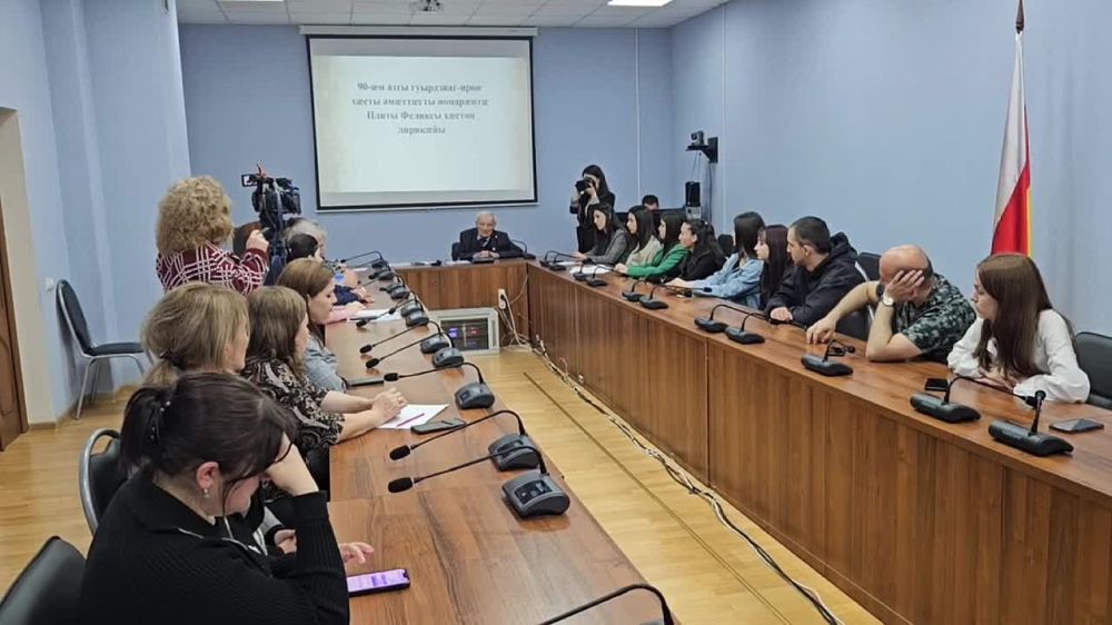 В ЮОГУ проходит заседание научно-студенческого кружка кафедры осетинской литературы