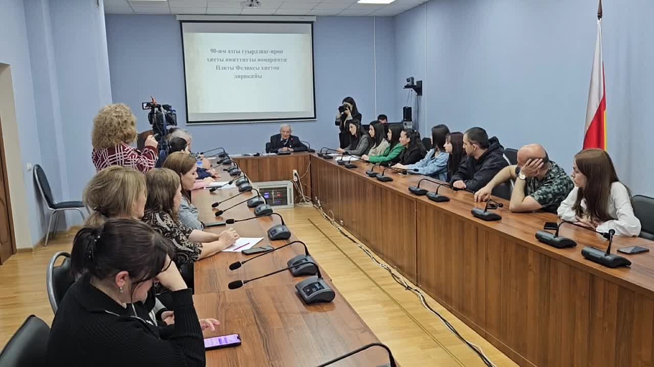 В ЮОГУ проходит заседание научно-студенческого кружка кафедры осетинской литературы