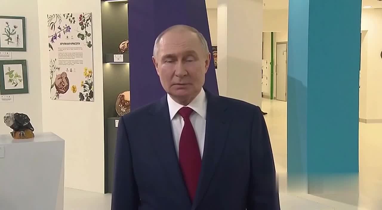 Владимир Путин после телефонного разговора с Трампом вышел к журналистам