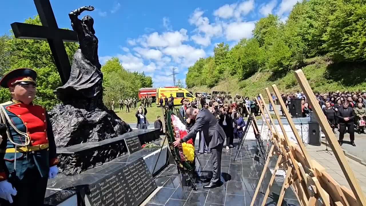 День памяти и скорби: в Южной Осетии вспоминают жертв Зарской трагедии