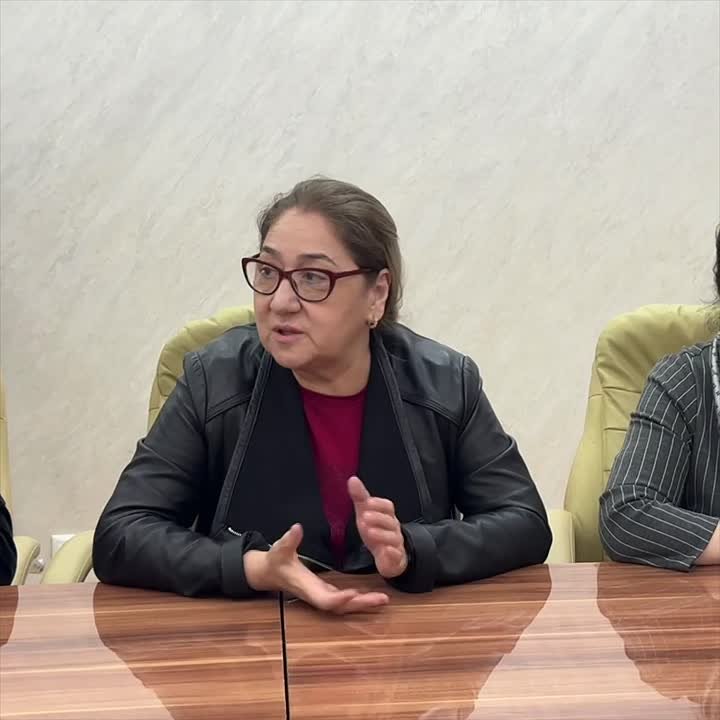"Без разницы — юг или север, мы один народ": председатель комитета "Матери Беслана" Сусанна Дудиева на встрече с президентом Аланом Гаглоевым