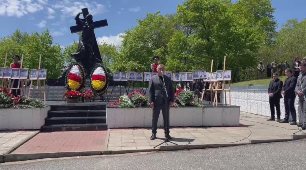 К участникам митинга обратился президент Алан Гаглоев