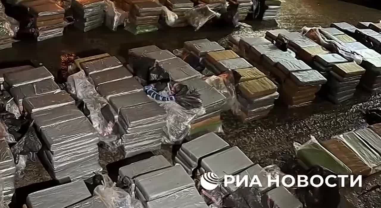 ФСБ раскрыла два транзитных канала поставок кокаина через территорию России: изъято почти две тонны наркотика стоимостью не менее 6 млрд рублей