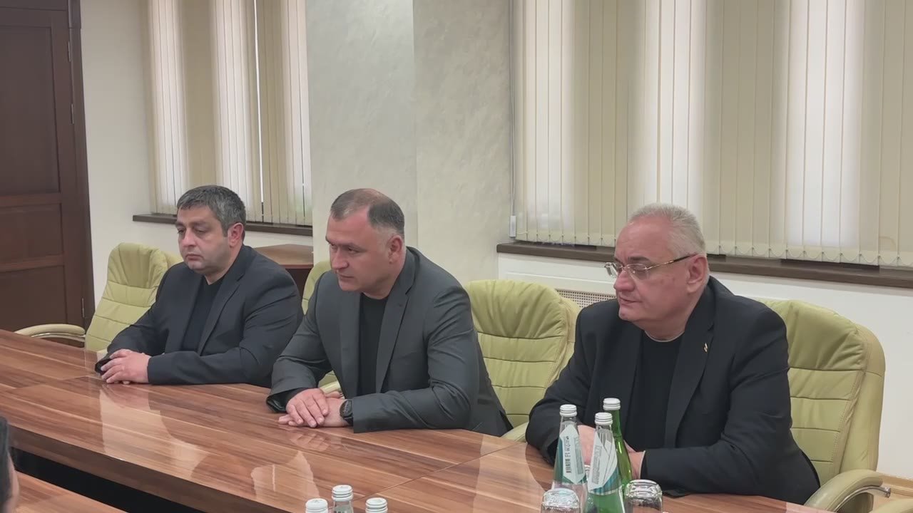 Президент Алан Гаглоев принял делегацию представителей комитета "Матери Беслана", которые прибыли в республику на мероприятия, приуроченные к очередной годовщине Зарской трагедии